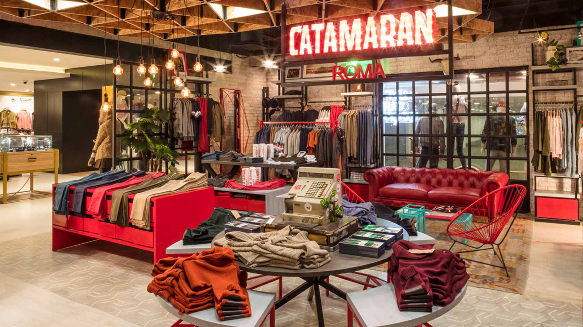 Design and fitting out of the new Catamaran store in Mexico