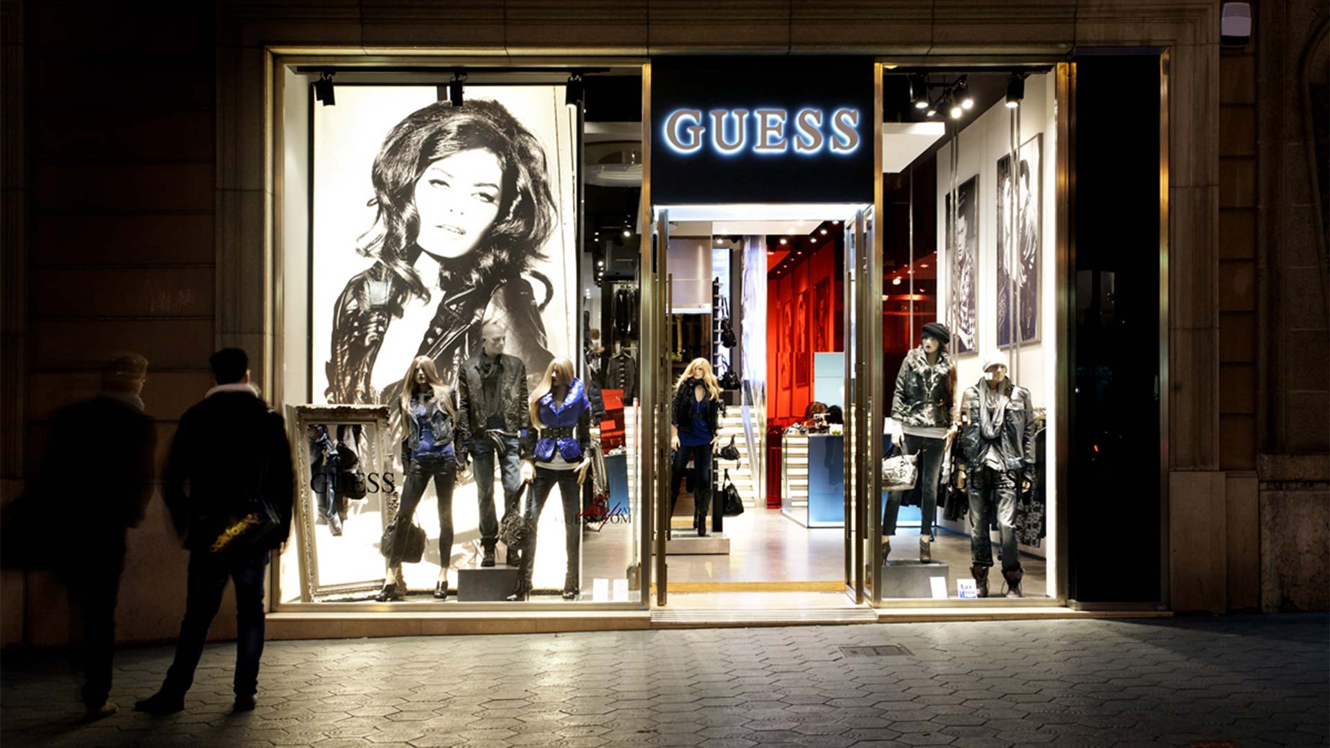 Fitting out Guess stores in Spain