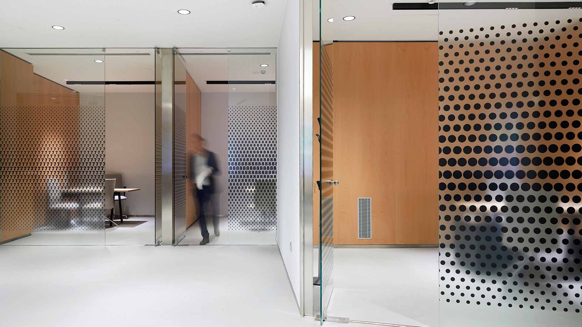 Image of the Banco Sabadell flagship store in Vilafranca, an implementation project by Grup Idea.