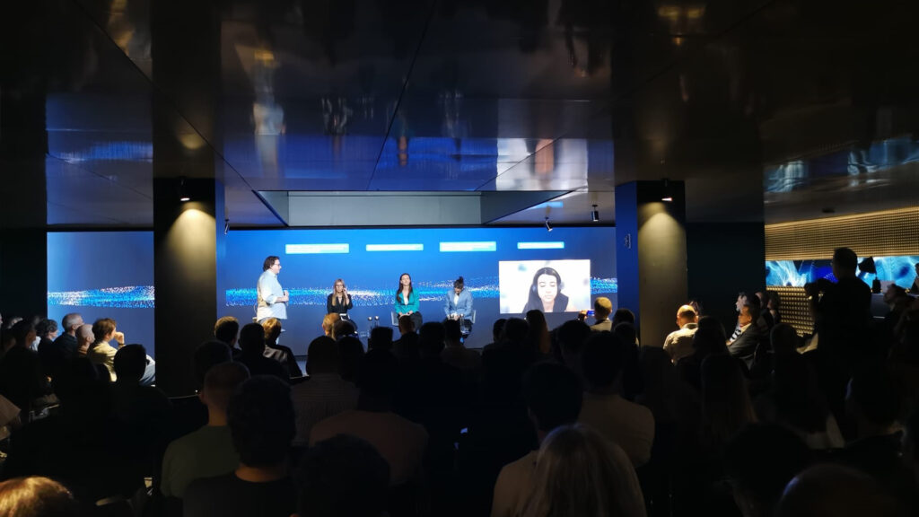 The second round table, focused on AI and architecture, was attended by María Araya León, Marta Delgado, Tetiana Klymchuk and Manuel Rodríguez, with Miquel Ángel Julià as moderator.